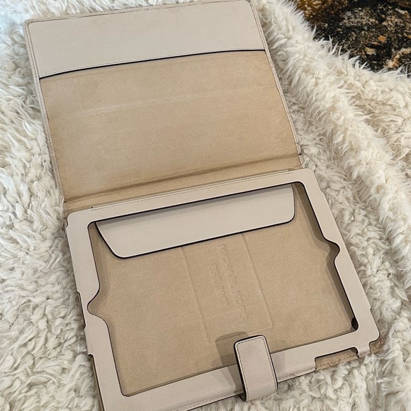 Coach & Michael Kors tablet covers (2) - Picture 11 of 16